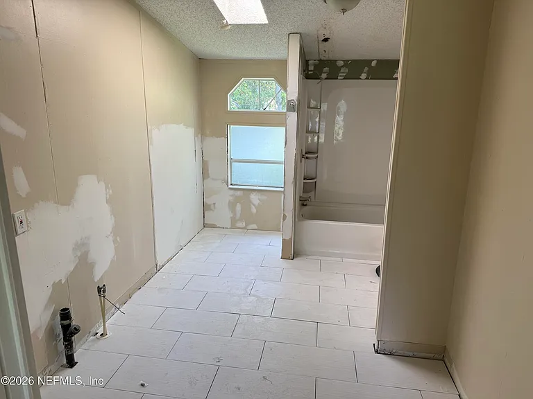 7922 Hastings St — Photo 9