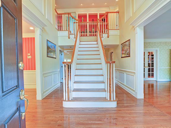 2 story entryway