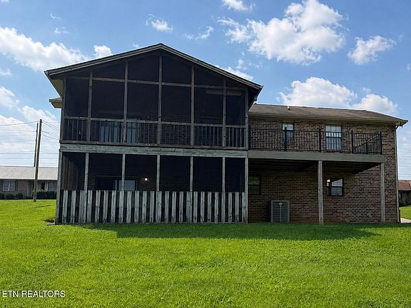 2nd image of 1456 Cattlemans Dr