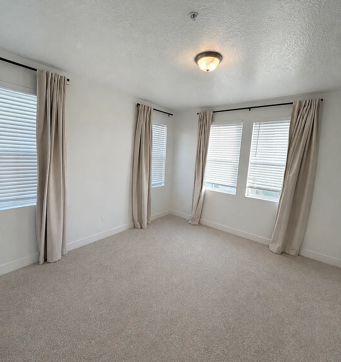 2 bed, 1090 sqft, $1,750 — Photo 4
