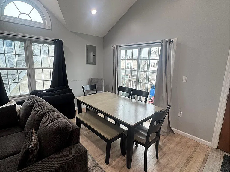 68 Brookline Ave #UPPER — Photo 3