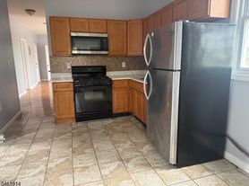 131 Ridgewood Ave, Newark, NJ