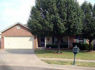 2136 NE 13th St, Moore, OK 73160