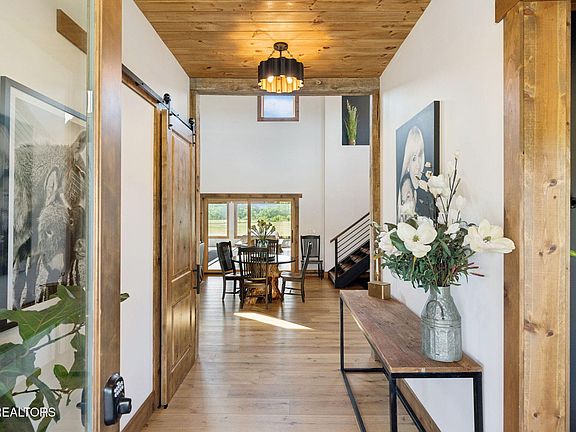 6th image of 189 Michael Ln