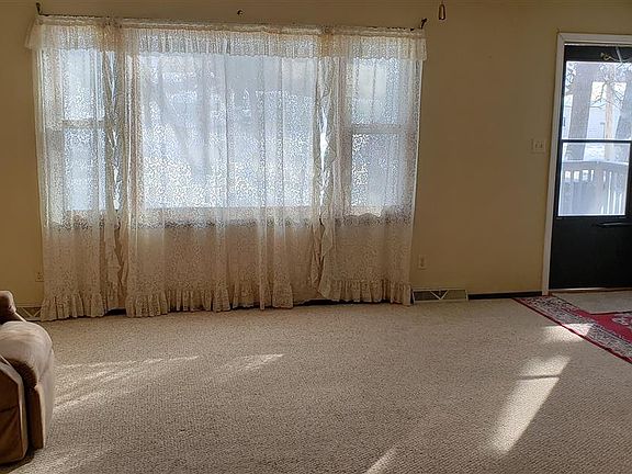 3rd image of 605 2nd St NE