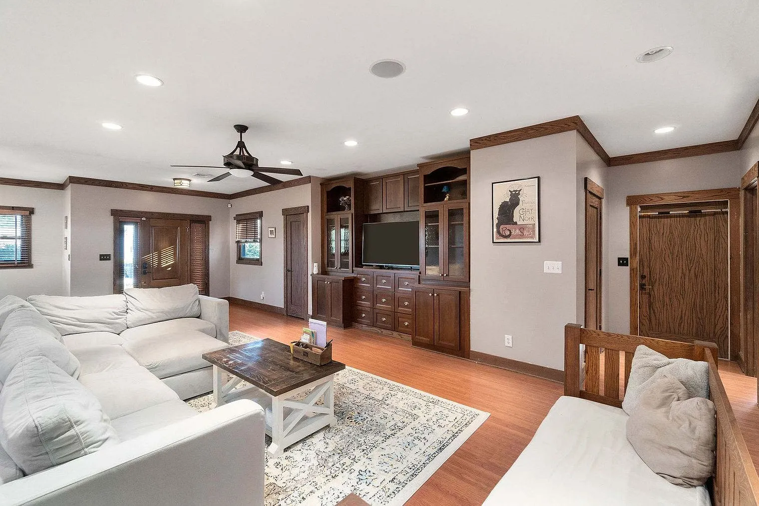 4 bed, 2.0 bath, 2712 sqft, $4,558 — Photo 3