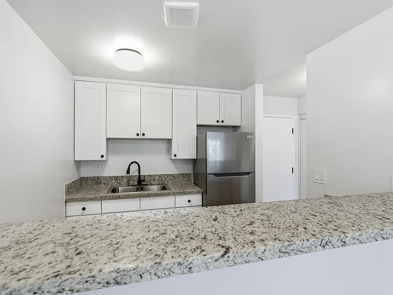 1922 S Hobart Blvd #9 — Photo 9