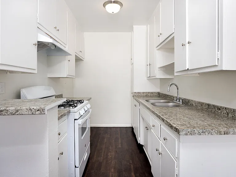 Prospect Plaza Apartments — Photo 12