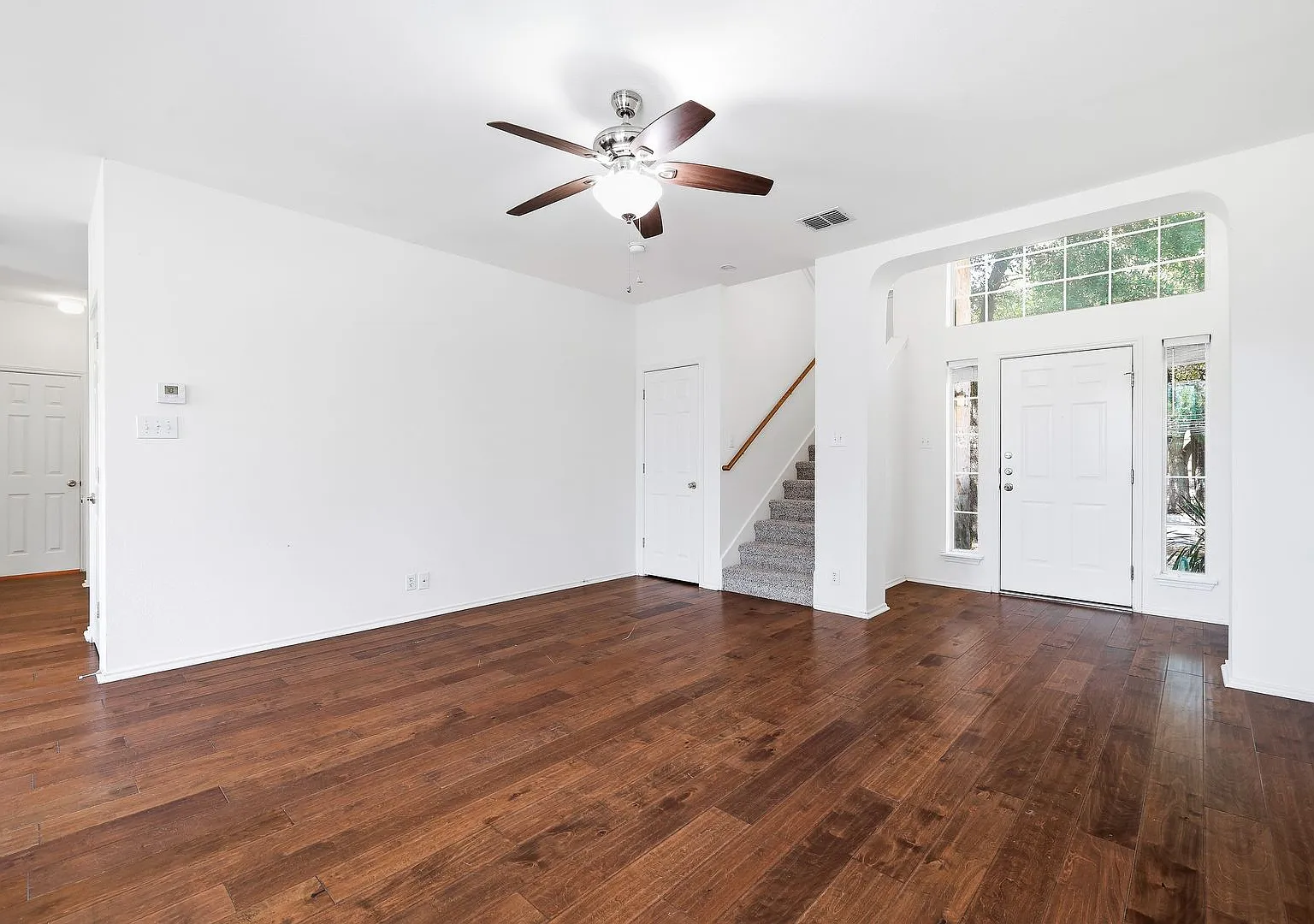 Move-In Special: One Week Free Exquisite Stone-Front Home With Modern Comforts And Prime Location — Photo 2