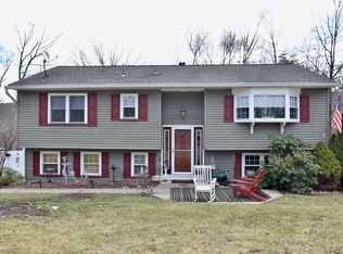 5 Pecan Ln, Oak Ridge, NJ 07438