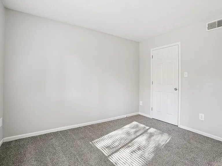 Twyckenham Apartments — Photo 30