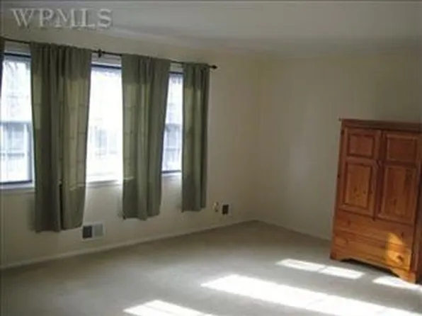 8 Upland Ave, White Plains, NY 10604