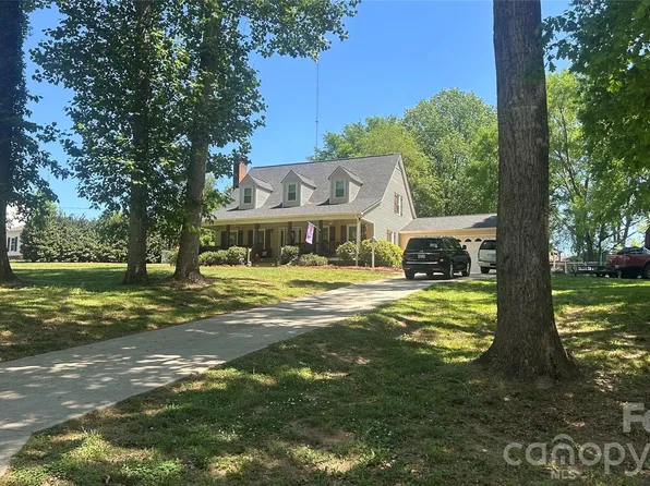 2402 Elmwood Cir, Dallas, NC 28034