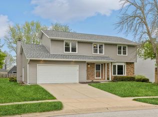 4465 Aspen Hills Cir, Bettendorf, IA 52722