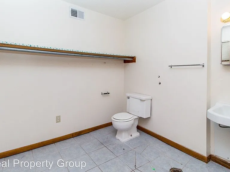 1011 Southpark Dr — Photo 7