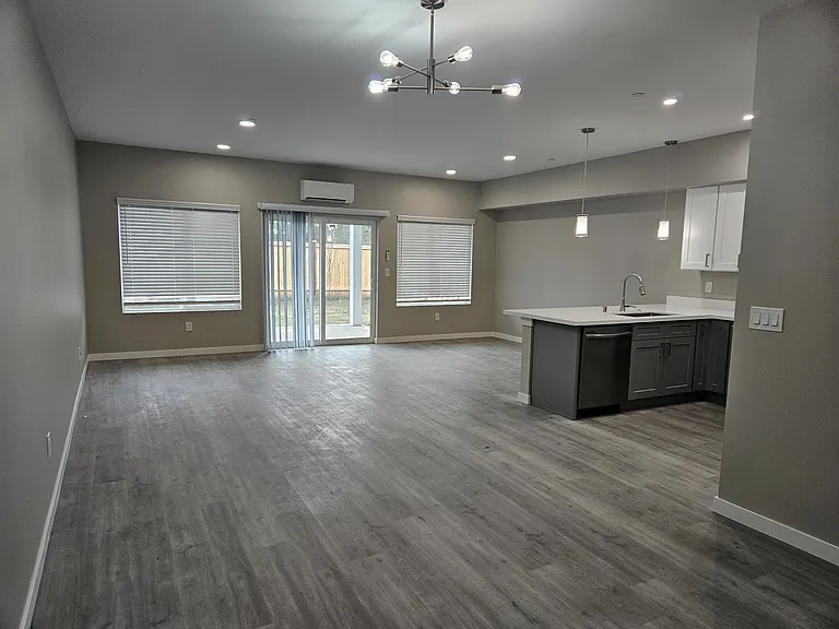 11122 Vickery Ave E #6 — Photo 6
