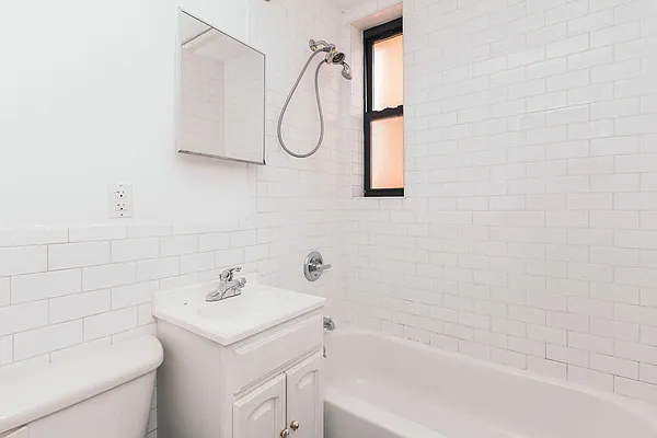 Rented by Nooklyn NYC LLC | media 44