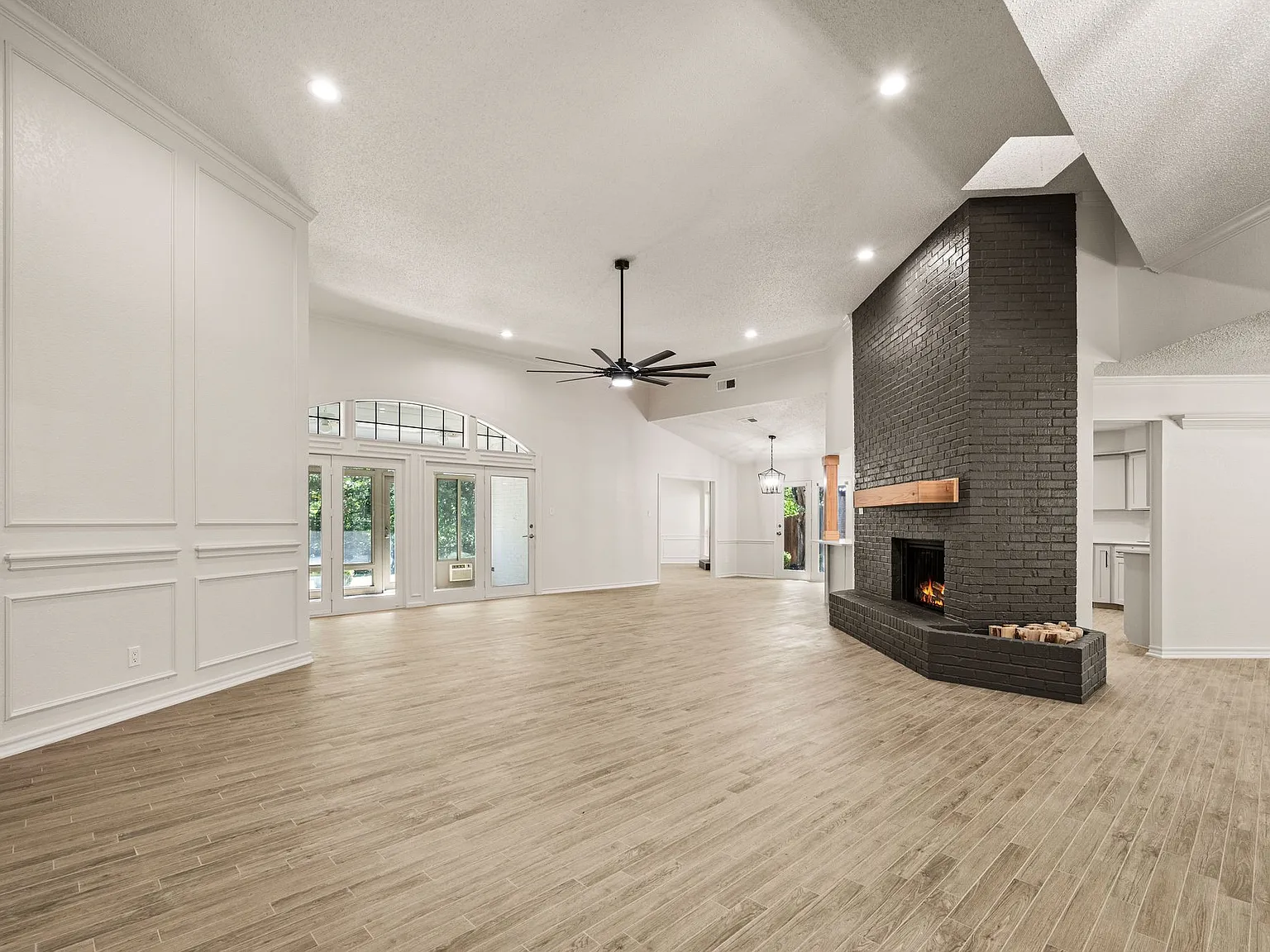 3 bed, 3061 sqft, $4,400 — Photo 3