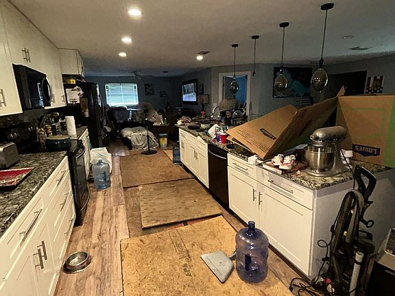 3rd image of 2065 Taylor Rd