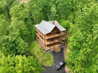 844 Crooked Ridge Rd, Gatlinburg, TN 37738