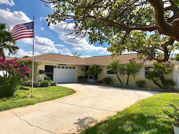 3rd image of 614 Verbenia Dr