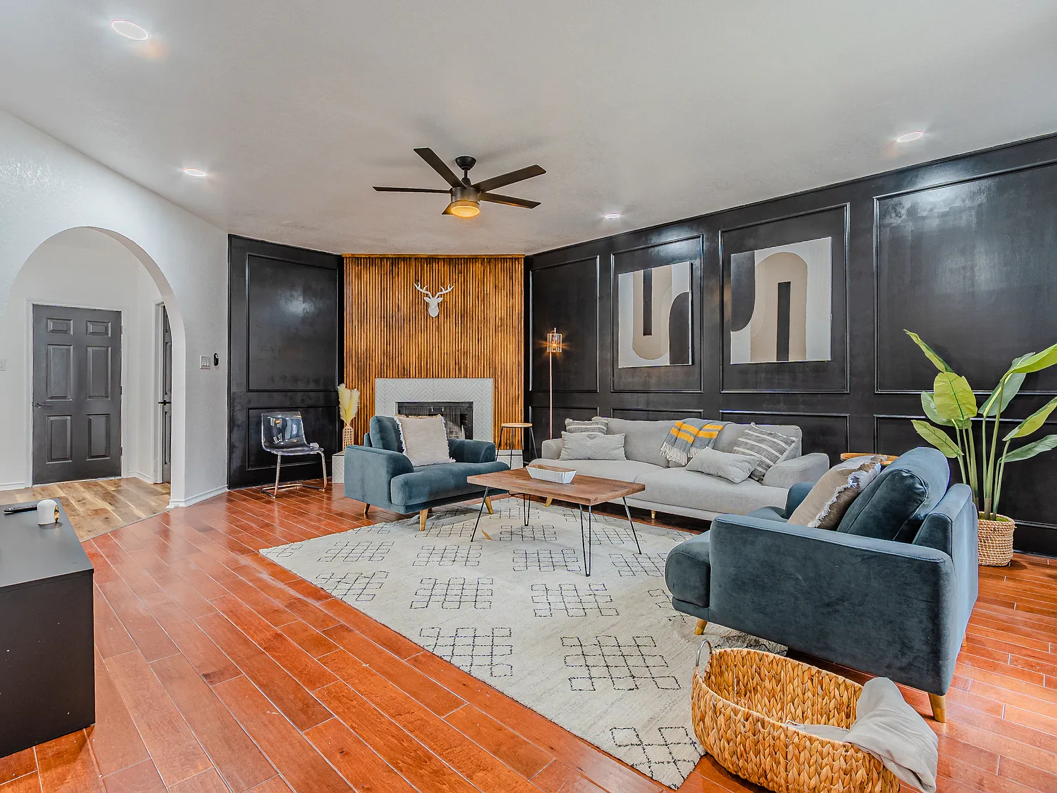 4 bed, $8,750 — Photo 3