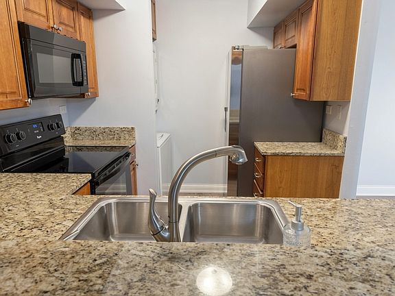 5th image of 19 Foxcroft Rd APT 103