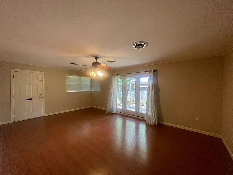 315 E Southfield Rd — Photo 3