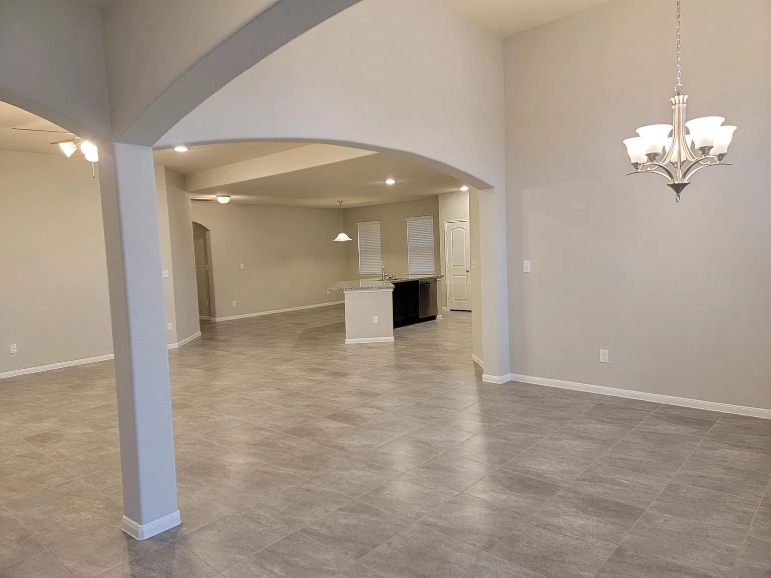 3 bed, 2242 sqft, $2,600 — Photo 3