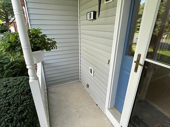 3rd image of 10 Woodside Dr