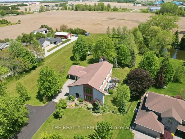 15 Beechwood Ave, Lambton Shores, ON N0N 1J0