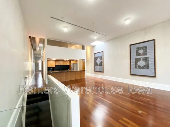 520 1/2 E Grand Ave, Des Moines, IA 50309