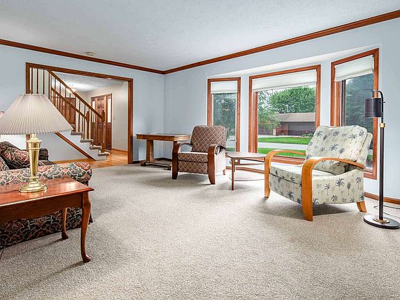 5th image of 52644 Farmingdale Dr