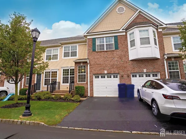 2351 Berkshire Ln, North Brunswick, NJ 08902