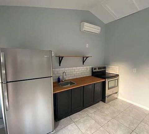 5th image of 2887 Selma St #B