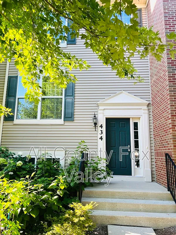 2 bed, 2.5 bath, 1307 sqft, $2,350 — Photo 2
