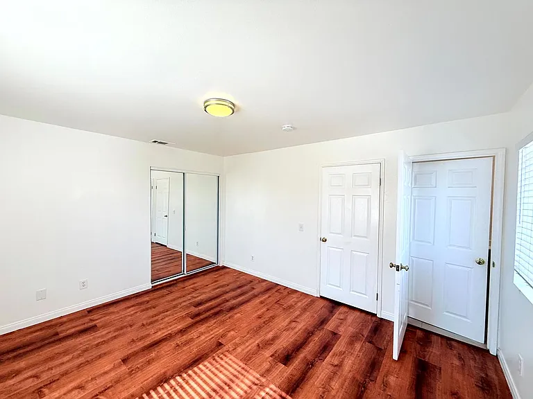 762 W. 21st St. — Photo 15