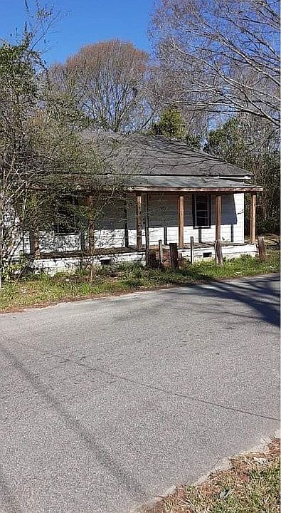 2nd image of 525 Boyd St