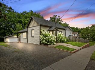 916 7th St S, Stillwater, MN 55082