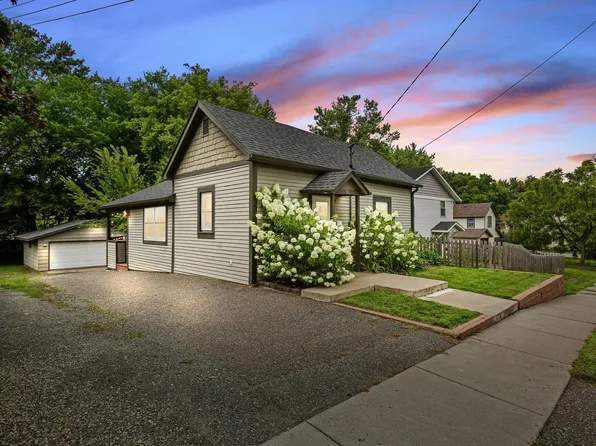 916 7th St S, Stillwater, MN 55082
