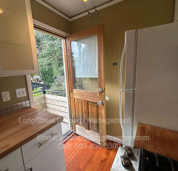 4725 NE 50th Pl — Photo 7