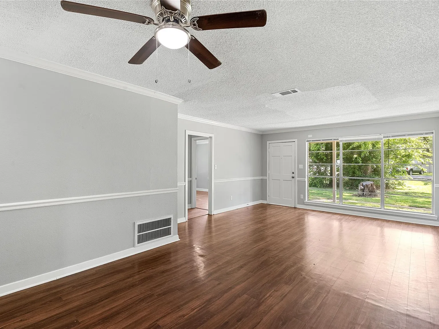 3 bed, 2.0 bath, 1709 sqft, $1,950 — Photo 2