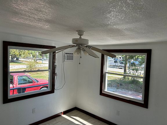 4th image of 2107 Phillippi St