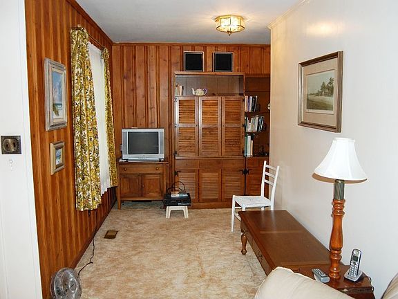 4th image of 504 Lakeshore Dr