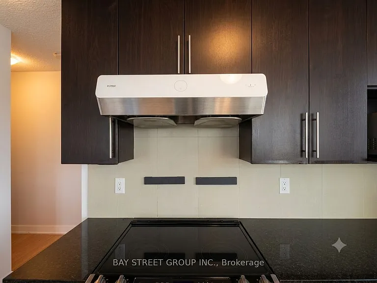 28 Linden St #1206 — Photo 5