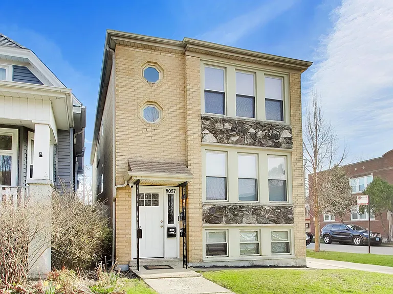 5057 W Dakin St #G — Photo 2