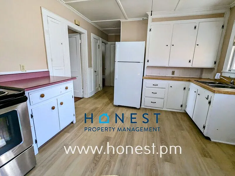 2 bed, 1.0 bath, 988 sqft, $1,425 — Photo 3