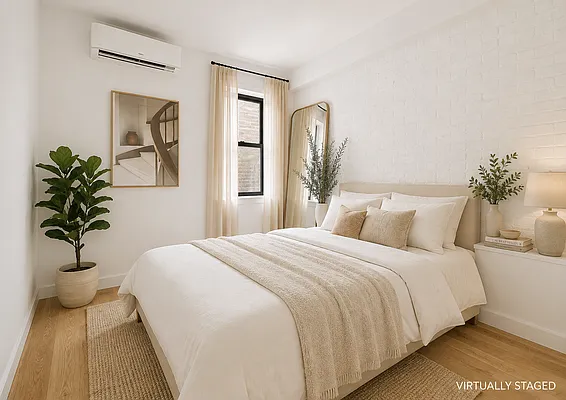 Bedroom, photo 1