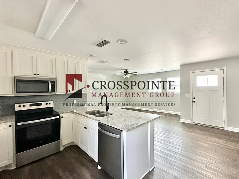 300 Pecan St — Photo 10
