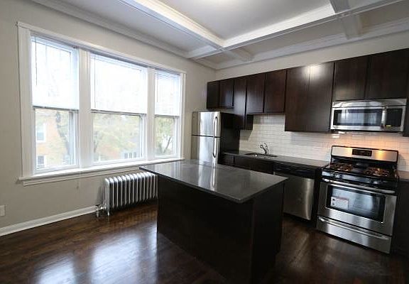 2nd image of 859 N Hoyne Ave APT 3